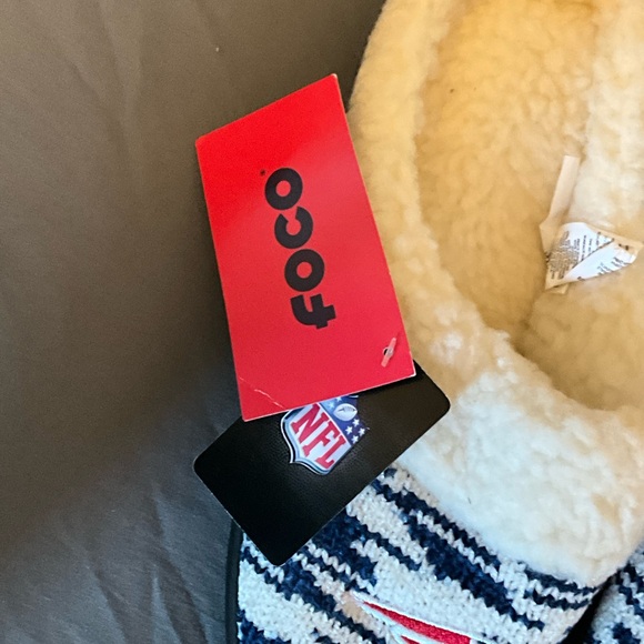 NFL New England Patriots women’s slippers - Picture 2 of 5